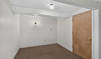 7 Springlake Ct, Ballwin, MO 63011