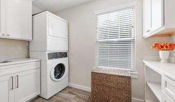 1307 Red Oak Plantation Dr, Ballwin, MO 63021