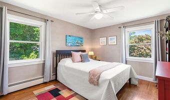 71 Primrose Hill Rd, Barrington, RI 02806