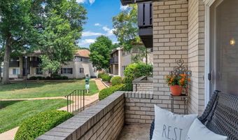 102 A Shadalane Walk A, Ballwin, MO 63011