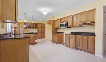240 S Park Dr, Aurora, OH 44202