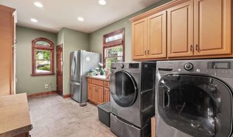 4561 Thornbury Close Way, Flowery Branch, GA 30542