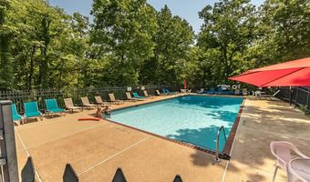 817 Woodside Trails Dr, Ballwin, MO 63021