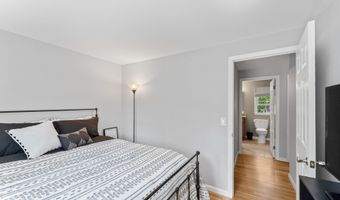 33 Ridgedale Rd, Bethel, CT 06801
