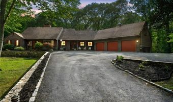 2 Spinney Ln, North Kingstown, RI 02852