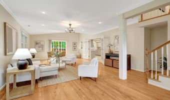 4003 KLOMAN St, Annandale, VA 22003