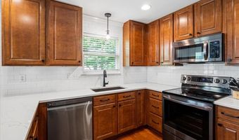 1456 Red Oak Plantation Dr, Ballwin, MO 63021