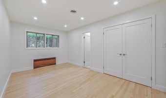21 E Central Ave, Bergenfield, NJ 07621