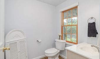 20 Laura Dr, Danbury, CT 06811