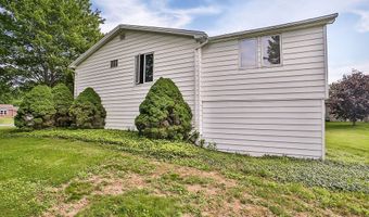831 W Gebhard Ln, Alden, NY 14004