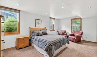 1323 Scott Cir, Ames, IA 50014