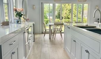 124 Harrison Ave, Newport, RI 02840