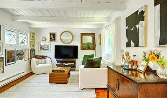 33 W Main Rd, Little Compton, RI 02837
