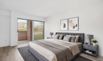 1300 ARMY NAVY Dr 124, Arlington, VA 22202