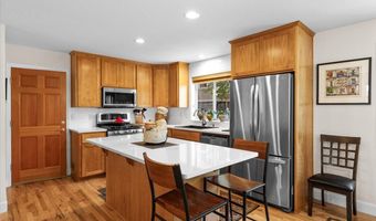 866 Blackberry Ln, Ashland, OR 97520