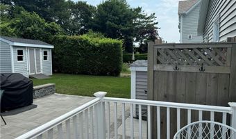 53 Center Ave, Middletown, RI 02842