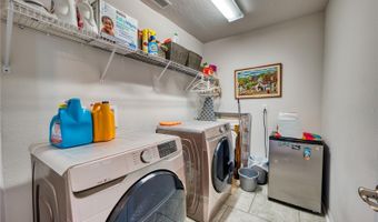 6136 VOYAGERS Pl, Apollo Beach, FL 33572