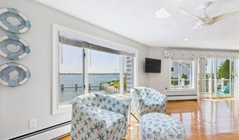 72 Marine Dr, Narragansett, RI 02882