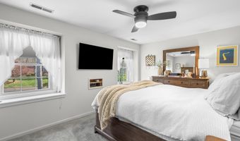 58 Lantern View Dr, Branford, CT 06405