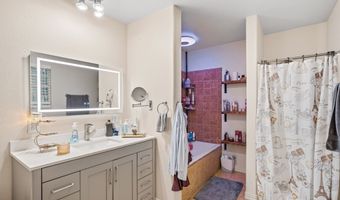 902 Travis Ave, Alvarado, TX 76009