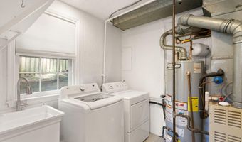 6010 BENALDER Dr, Bethesda, MD 20816