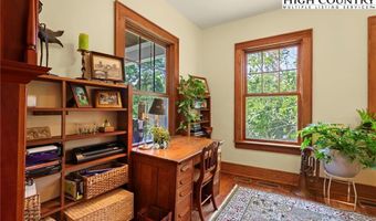 140 Library Ln, Banner Elk, NC 28604