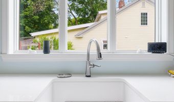 211 Oak St, Bath, ME 04530