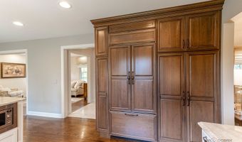 22205 W PINEVIEW Dr, Antioch, IL 60002