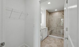 701 N HENRY St 213, Alexandria, VA 22314