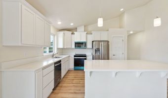 655 11th St, Bandon, OR 97411