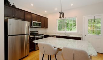 23 Riverview Ct 23, Brookfield, CT 06804