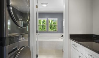 10 Roxbury Rd, Madison, WI 53704
