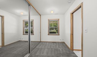 2110 E Eastman Ct, Arlington Heights, IL 60004