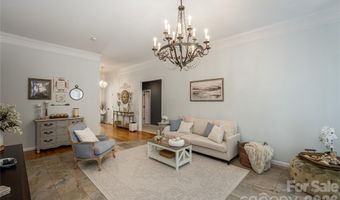 7 Oak Hollow Dr, Asheville, NC 28805