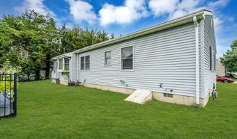 35 Spruce St, Beachwood, NJ 08722