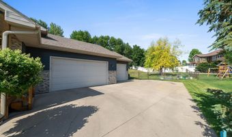 212 N Fairway Dr, Brandon, SD 57005