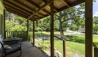 688 Saunders Hollow Rd, Barboursville, WV 25504