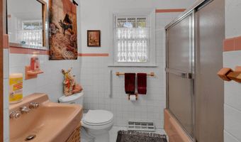 78 Nautilus St, Beachwood, NJ 08722