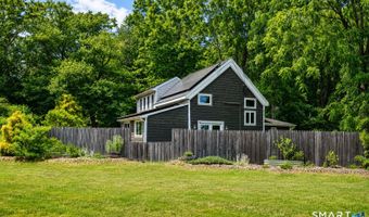 77 N High St, Clinton, CT 06413