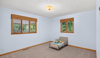 1635 Oak Dr, Aurora, MO 65605