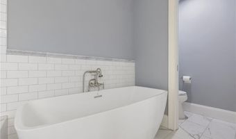 3774 Hunters Chase Ct, Peachtree Corners, GA 30096