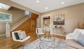 1325 N ONEIDA St, Appleton, WI 54911