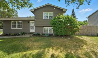 1028 7th St NW, Altoona, IA 50009