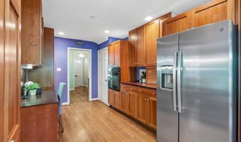 5719 NEWINGTON Rd, Bethesda, MD 20816