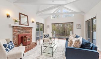17 Stone Pound Ln, Atkinson, NH 03811