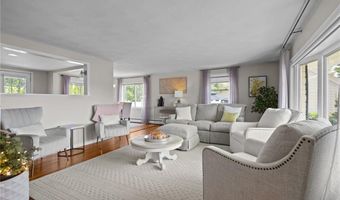 17 Belvedere St, Johnston, RI 02919
