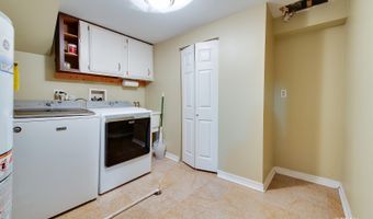 1233 N Hickory Trl, Addison, IL 60101