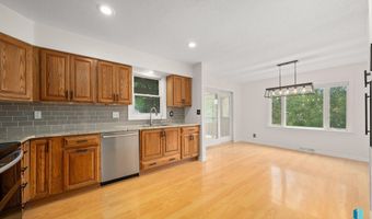 1513 E Sylvan Cir, Brandon, SD 57005