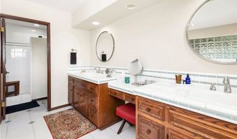 735 Del Valle Dr, Fallbrook, CA 92028