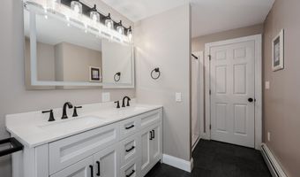 2 Deer Run Cir, Arundel, ME 04046